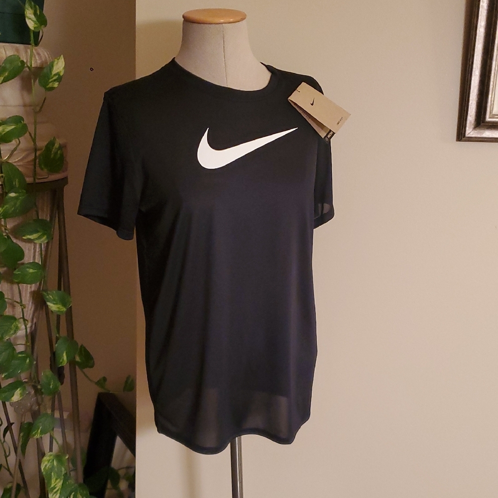 Nike Women's Black Short Sleeve Tee